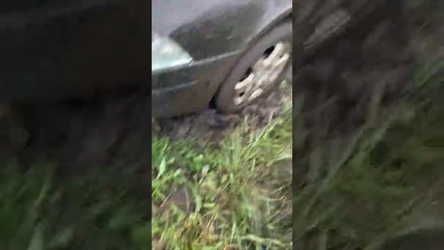 Что делать если вы застряли на машине в грязи смотреть онлайн