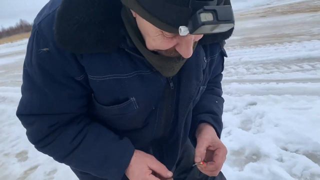 Рыбалка на камбалу со льда. смотреть онлайн