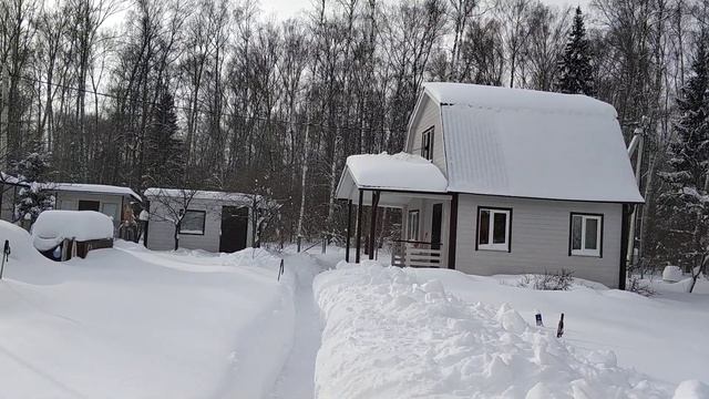 ТЕПЛИЦУ ОТКОПАЛИ, КРЫШУ ТОЖЕ НАДО ЧИСТИТЬ! смотреть онлайн