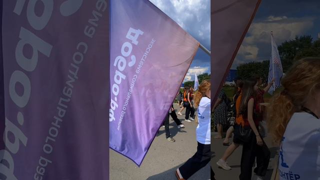 Пронесли флаг на «Молодежном походе в сердце страны» на ВДНХ смотреть онлайн