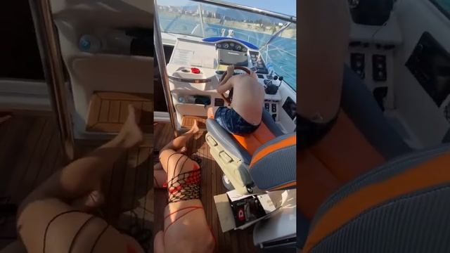 Демис Карибидис и Михаил Галустян загуляли на яхте смотреть онлайн
