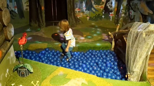 В болоте с лягушатами В сказку попали Пролазеем в печь