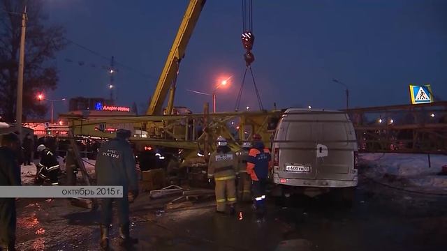 В Омске судят обвиняемых в падении башенного крана на ул. Жукова смотреть онлайн