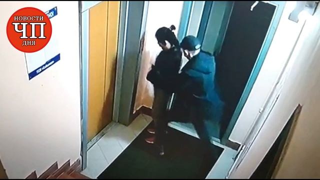 Затем пристал ко второй женщине возле 3 корпуса , а после в подъезд 4 корпуса и в лифте совершил.. смотреть онлайн