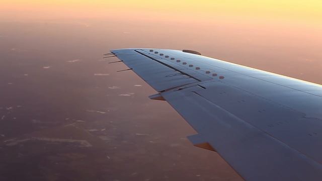 Он угнал самолет и выпрыгнул на ходу с чемоданом ДЕНЕГ... 50-лет его имя остается НЕИЗВЕСТНЫМ... смотреть онлайн
