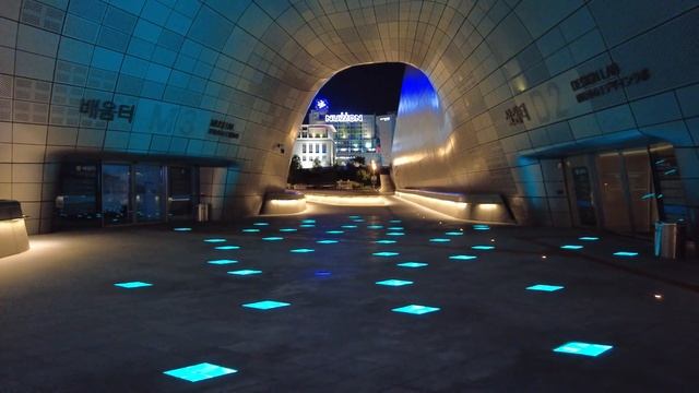 [4K Seoul]?night walk Dongdaemun Design Plaza DDP History & Culture Park 동대문 디자인 플라자 동대문역사문화공원 몽골타운 смотреть онлайн