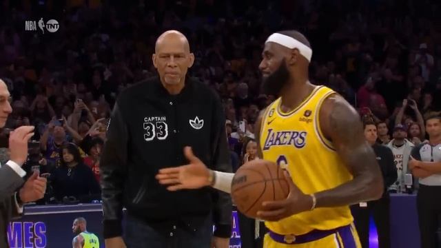 LeBron James Breaks Kareem’s All-Time Scoring Record | NBA on TNT смотреть онлайн