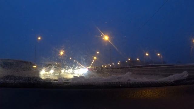 Утро без пробок на мосту. Регулировщики ДПС отработали на 5+. УФА смотреть онлайн