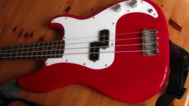 Squier Affinity Precision Bass Guitar смотреть онлайн