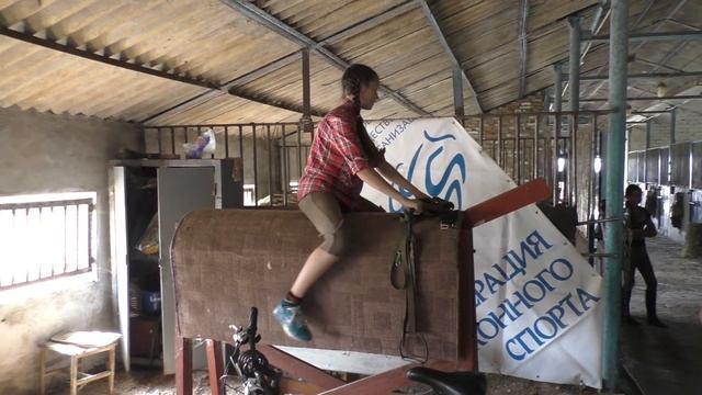 БОРИСОГЛЕБСК Учимся ездить верхом на лошади Конно-спортивная школа КОРМИМ ЛОШАДОК Где живут? КОНЮШН