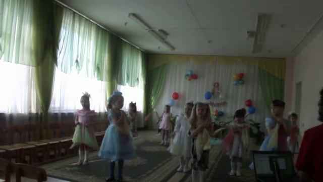 Танец с платочками и шариками в детском саду смотреть онлайн