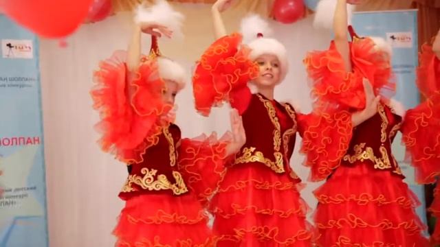 Ансамбль 'Арна' 'Казахский танец' г Уральск смотреть онлайн