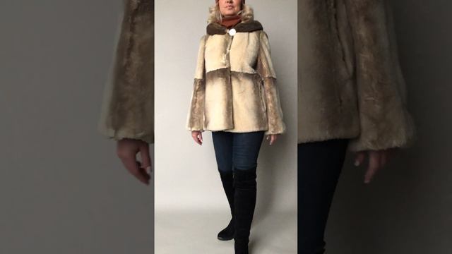 Полушубок бобрик за 9500 ₽ в очень хорошем состоянии, капюшон отд.норка дл.60 см р.44-46 /11953/ смотреть онлайн