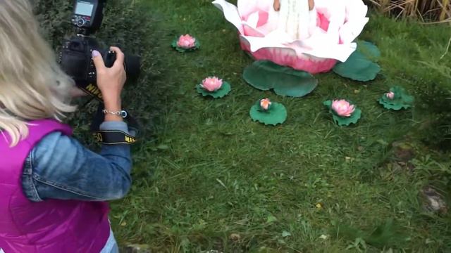 Большой цветок. Может устанавливаться и на воду. смотреть онлайн