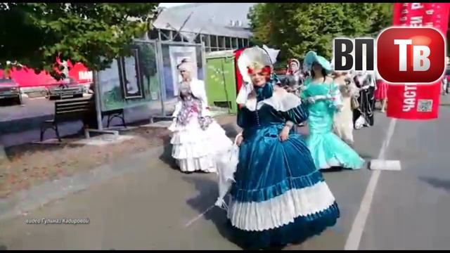 Вятские Поляны на первом шляпном параде в Москве смотреть онлайн
