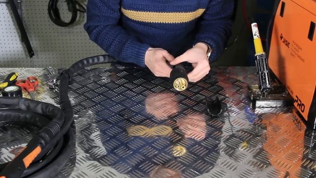 Подключение TIG горелки к аппарату PRO MIG 200 SYNERGY смотреть онлайн