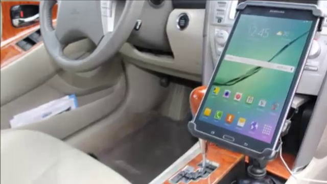 Крепление RAM Stubby в подстаканник автомобиля