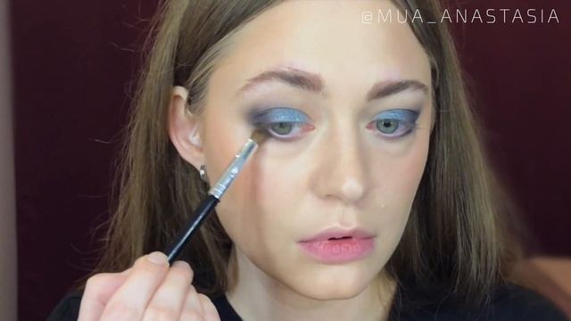 Пять образов на Новый год с палеткой Catrice: пошаговый видео-урок смотреть онлайн