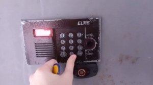 Очередной Домофон ELTIS со считывателем.