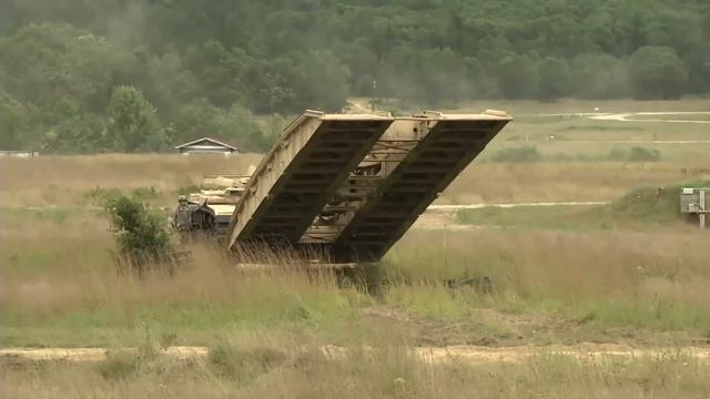 The Amazing Real Life Tank/Bridge Transformer: M60 AVLB смотреть онлайн