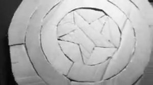 Как сделать щит Капитана Америки из картона. How to make Capitan America’s shield from cardboard.
