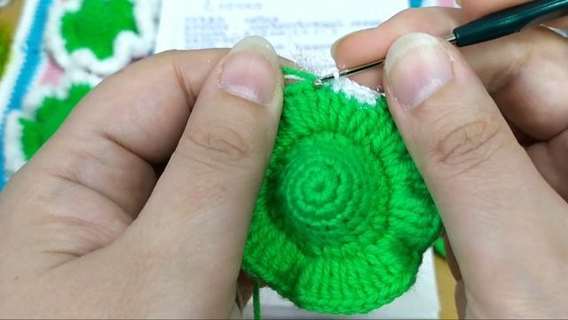 Маленькая ёлочка крючком. Очень красивая и простая. Мастер класс. смотреть онлайн