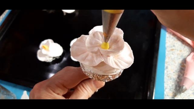 МЕДОВИК С ВЕТОЧКОЙ ОРХИДЕИ ИЗ БЕЛКОВО ЗАВАРНОГО КРЕМА/  MEDOVIK WITH THE CENTURY ORCHID FROM BZK !!