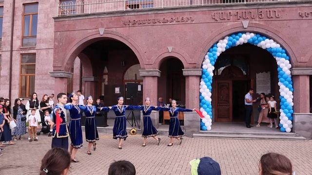 Ансамбль "Нарек" | День открытых дверей в школе "Армат" смотреть онлайн