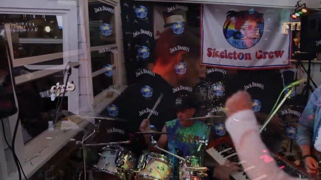 Skeleton Crew - Turn on Your Lovelight смотреть онлайн