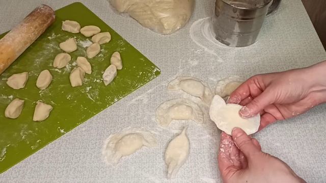 3 разных способа как залепить вареники красиво (способы лепки вручную) — классика, косичка, лодочка смотреть онлайн