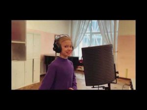 «Терпиратура» исполняет Кира Торгаева. Музыка Александра Гилева, слова Павла Каликина.