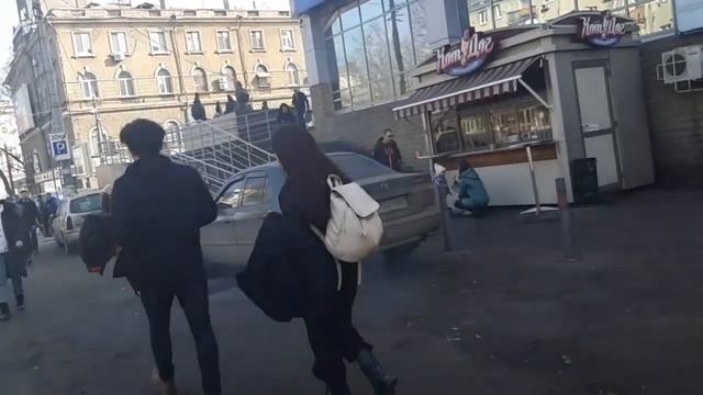 В Одессе пахнет весной. Подснежники. Маникюр. смотреть онлайн