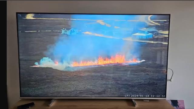 New Fissure Within the Town of Grindavik, Iceland as Media and Police Quickly Evacuate the Area смотреть онлайн