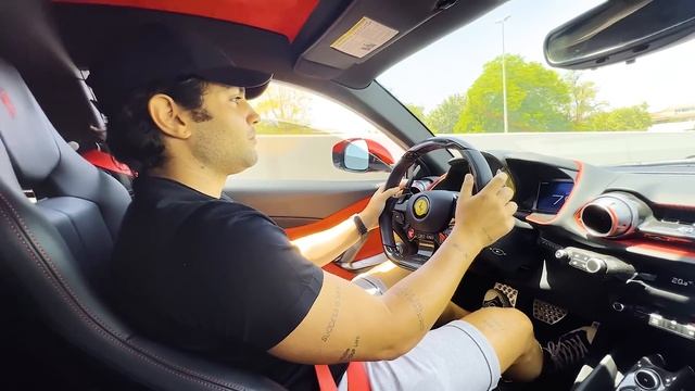 Ho Venduto la mia Ferrari e ho Comprato... смотреть онлайн