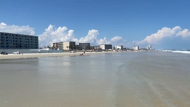 Как плавать с акулами? Как одеваться на пляже в США. Американский пляж - с машинами Daytona Beach смотреть онлайн