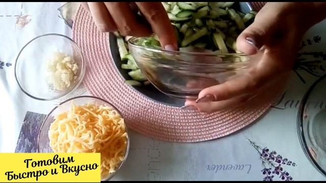 Изумительный салат с ветчиной и огурцом и сыром на 8 марта/Amazingly delicious salad in 5 minutes. смотреть онлайн
