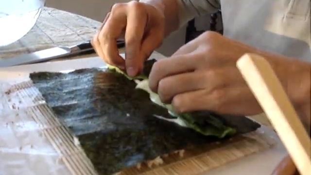 Insideout Uramaki Sushi Roll-California Maki Roll смотреть онлайн