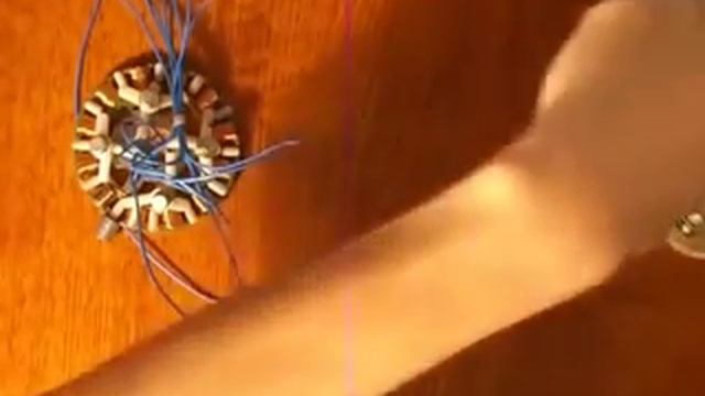 Демонстрация действующей модели генератора энергии из эфира Oбьяснение в конце ролика смотреть онлайн