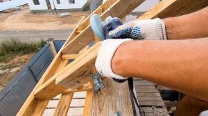 Усиленное крепление стропил к армопоясу проволокой!