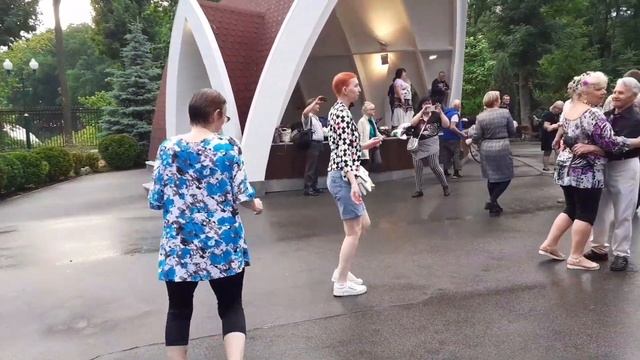 ТАМ ЗА РЕКОЮ ПЛЯСКА ИДЁТ! ТАНЦЫ В ПАРКЕ ГОРЬКОГО смотреть онлайн