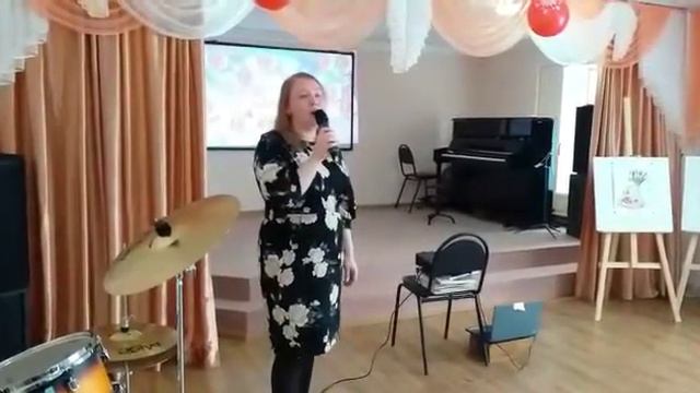 Чалова Анна Николаевна поздравляет всех женщин с праздником "8-е Марта!" смотреть онлайн