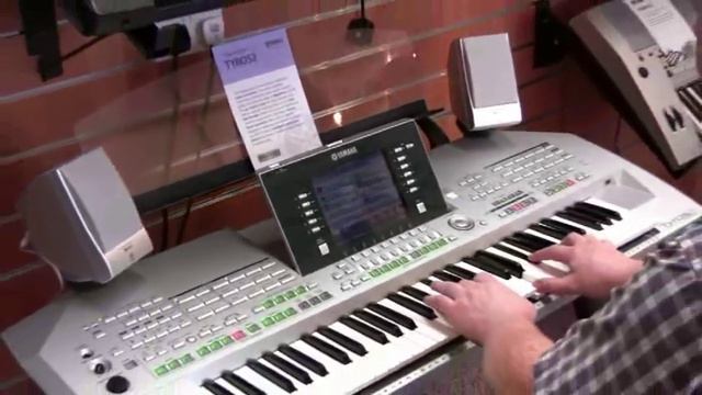 Yamaha Tyros 2 Demo Gothic Choir смотреть онлайн