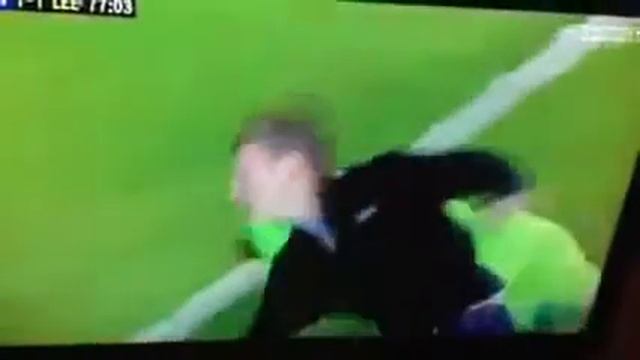Chris Kirkland Gets Assulted On Pitch 10192012HD смотреть онлайн