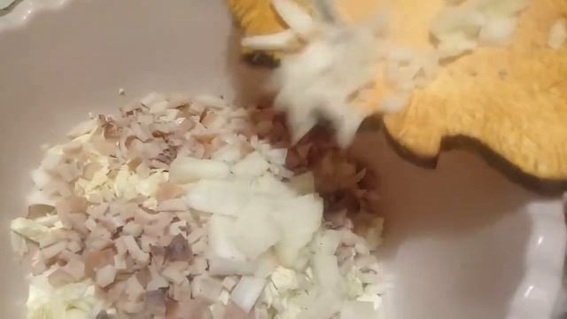 САЛАТ С ПЕКИНСКОЙ КАПУСТОЙ И КАЛЬМАРАМИ ну оочень вкусно !!! смотреть онлайн