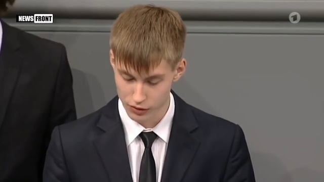 Школьник из Нового Уренгоя кается в Бундестаге за невинноубиенных бойцов Вермахта смотреть онлайн