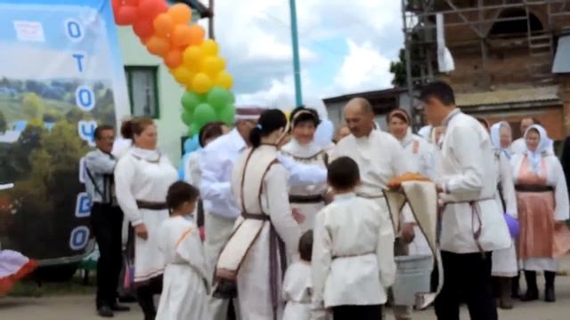 Народный фольклорный ансамбль "Екрем" на празднике села Оточево смотреть онлайн