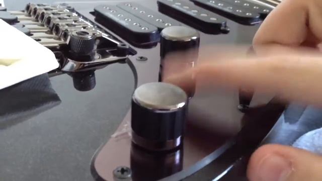 Ibanez pickguard and plastic film - DON'T PULL ON THIS KNOB! смотреть онлайн