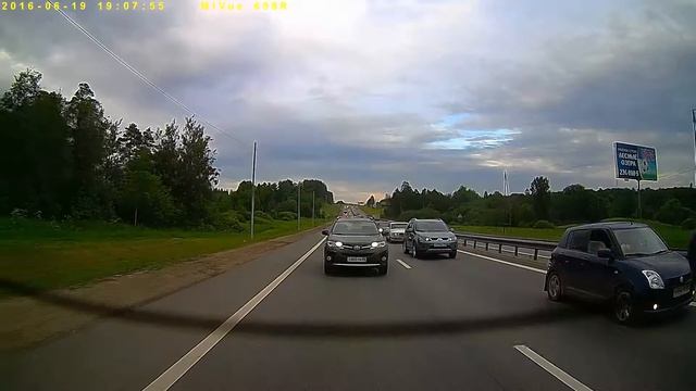 Запись видеорегистратора с двумя камерами MIO MiVue 698, тыловая камера дневная съемка смотреть онлайн