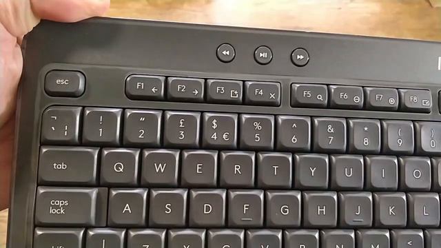 Logitech MK540 Wireless Keyboard and Mouse Combo смотреть онлайн