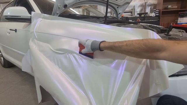Формовка бюджетной плёнки на крыло на примере Audi A3. Продолжаем оклейку Ауди. смотреть онлайн